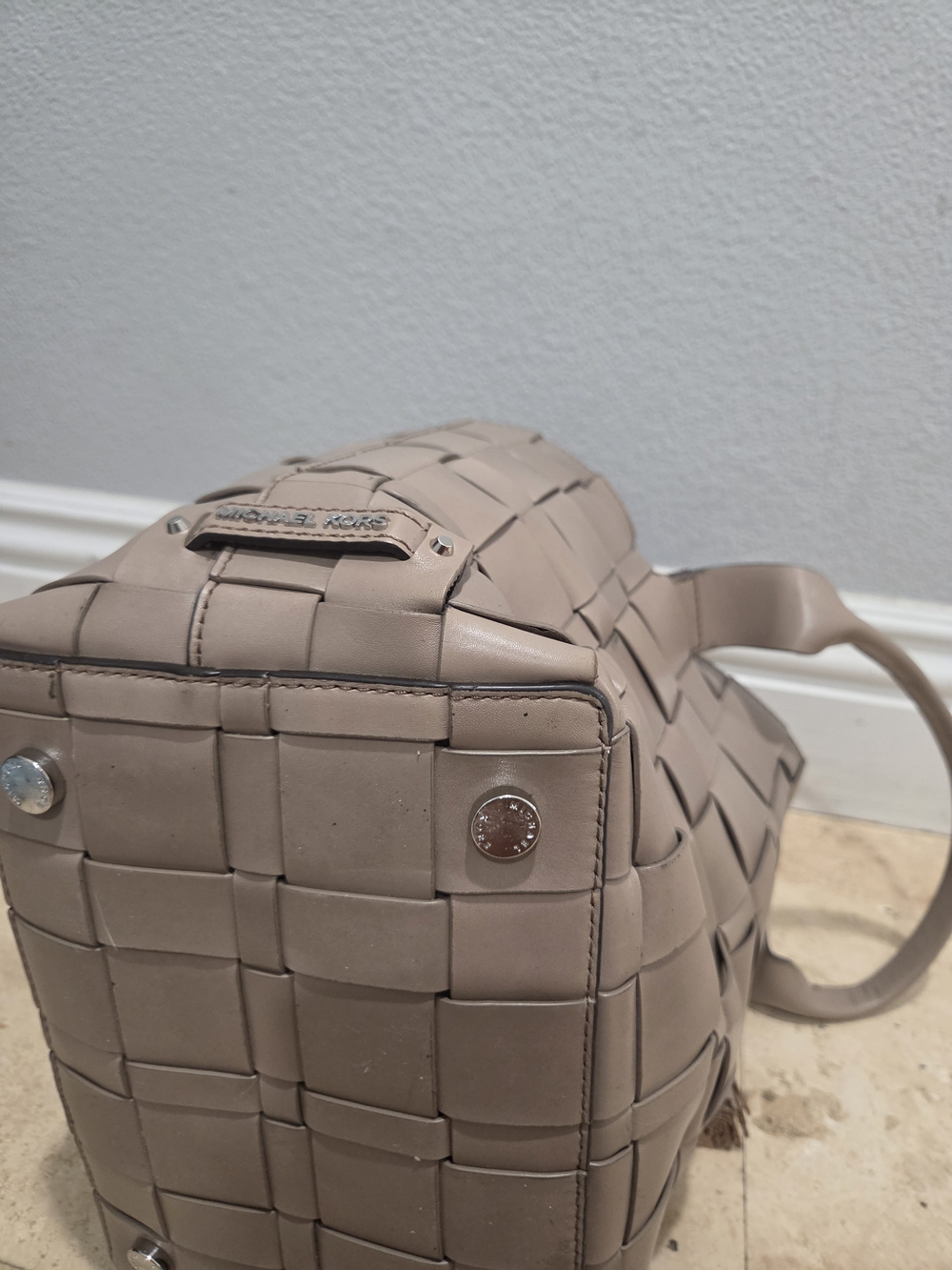 Authentic Michael Kors Vivian Large Woven Leather Tote Bag - Peanut Tan w/ COA - Picture 12 of 16